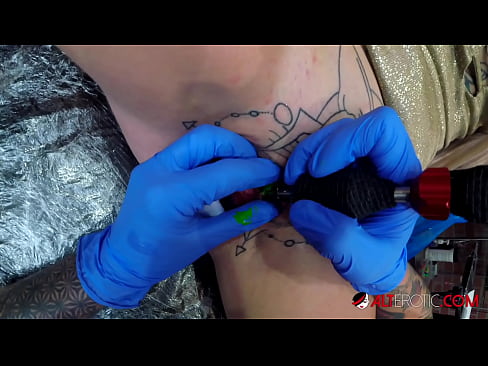 ❤️ Fìor tattooed hottie Sully Savage fhuair tattoo air a clitoris ❤ Porno fb aig gd.porn-mz-com.ru ❌❤
